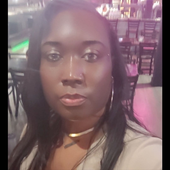 Meet your Posher, Tiffany - Picture 3 of 3